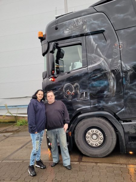 Trucker Babes / g_1_0_whatsapp_bild_2024-10-09_um_21.04.50_c2be2b8e.jpg